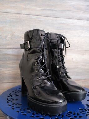 Black High-Gloss Platform Lace-Up Ankle Boots